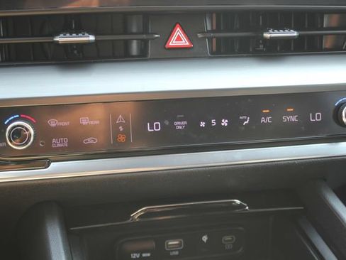 Used 2023 Kia Sportage EX AWD/4WD image 9
