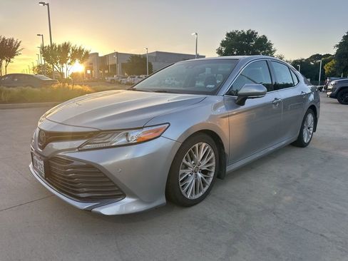 Used 2018 Toyota Camry XLE w/ Driver Assist Package FWD image 1