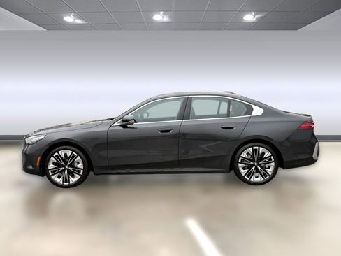 Used 2026 BMW 530i w/ Premium Package RWD image 2