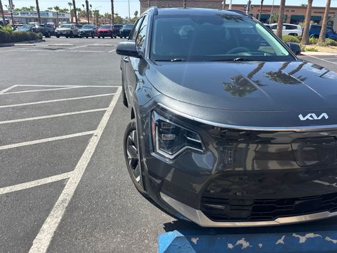 Used 2024 Kia Niro Wave FWD image 3