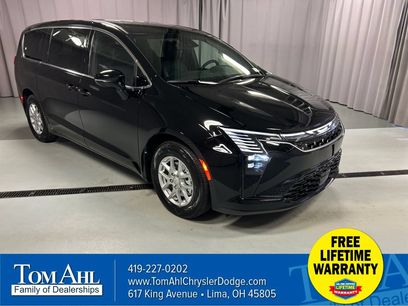 New 2027 Chrysler Pacifica Select w/ Family Tech Group