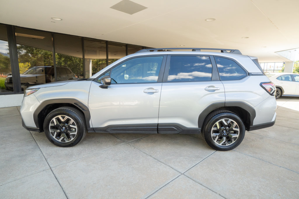 Certified 2025 Subaru Forester Premium AWD/4WD image 4