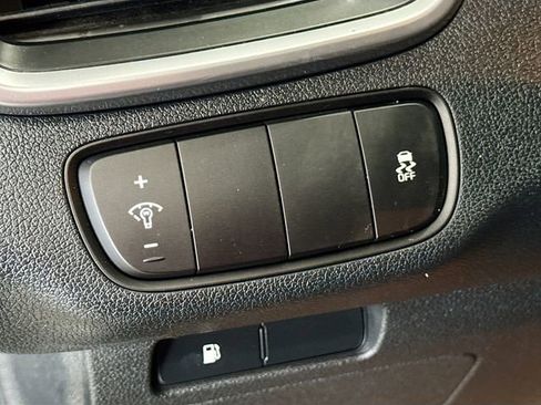 Used 2020 Kia Sorento LX image 11