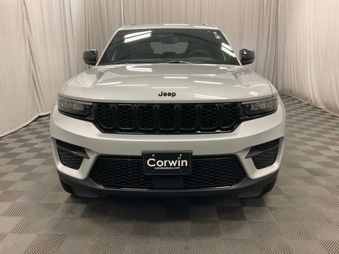 Used 2024 Jeep Grand Cherokee Altitude AWD/4WD image 7
