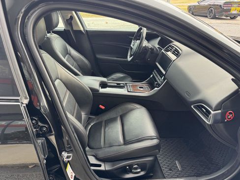 Used 2019 Jaguar XE Prestige image 18