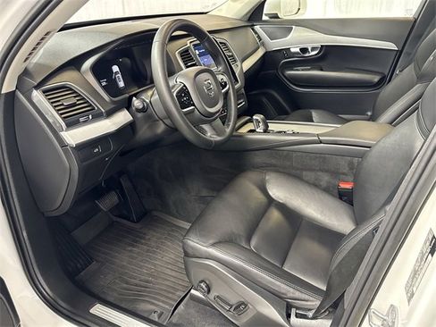 Used 2023 Volvo XC90 B5 Core w/ Climate Package image 12