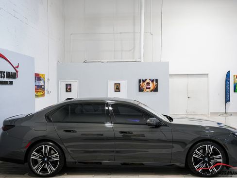 Used 2023 BMW 760i xDrive w/ Executive Package AWD/4WD image 28