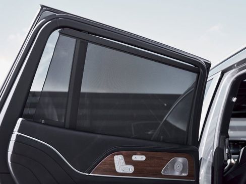 Used 2025 Mercedes-Benz Maybach GLS 600 4MATIC image 51