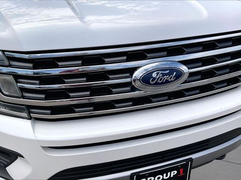 Used 2018 Ford Expedition Max XLT w/ Equipment Group 202A AWD/4WD image 30