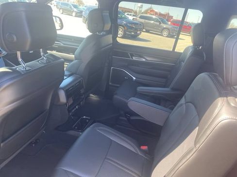 New 2024 Jeep Wagoneer Series III w/ Flexible Seating Group AWD/4WD image 11