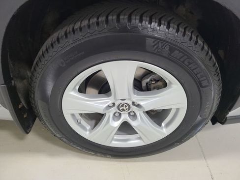 Used 2023 Toyota Highlander LE AWD/4WD image 38