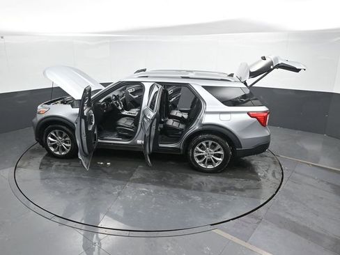 Used 2022 Ford Explorer Limited w/ Equipment Group 301A AWD/4WD image 59