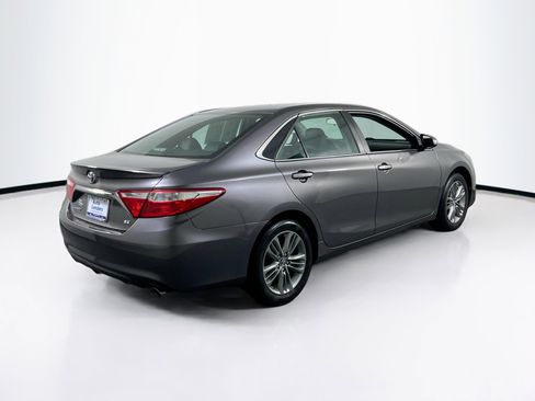 Used 2017 Toyota Camry SE image 5
