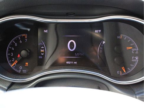 Used 2021 Jeep Grand Cherokee Limited AWD/4WD image 9