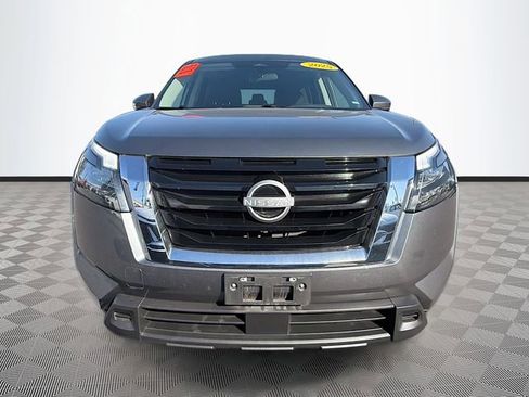 Used 2025 Nissan Pathfinder SV FWD image 2
