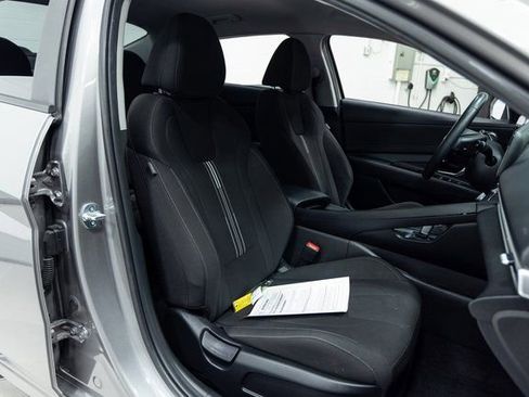 Used 2023 Hyundai Elantra SEL w/ Convenience Package image 24