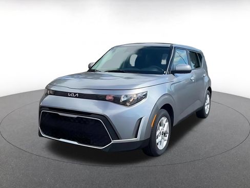 Used 2025 Kia Soul LX w/ LX Technology Package FWD image 7