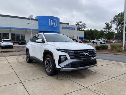 Used 2025 Hyundai Tucson SEL FWD image 2