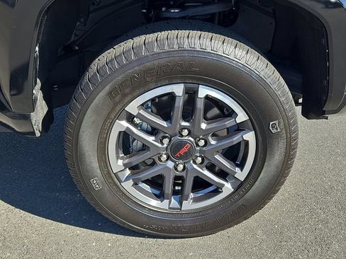 Used 2025 Toyota Tacoma TRD Sport AWD/4WD image 8