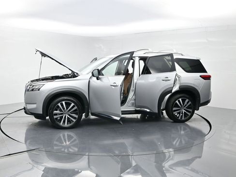 Used 2024 Nissan Pathfinder Platinum w/ Cargo Package AWD/4WD image 29