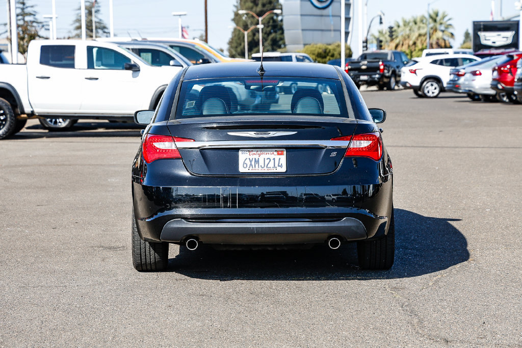 Used 2013 Chrysler 200 Limited FWD image 3