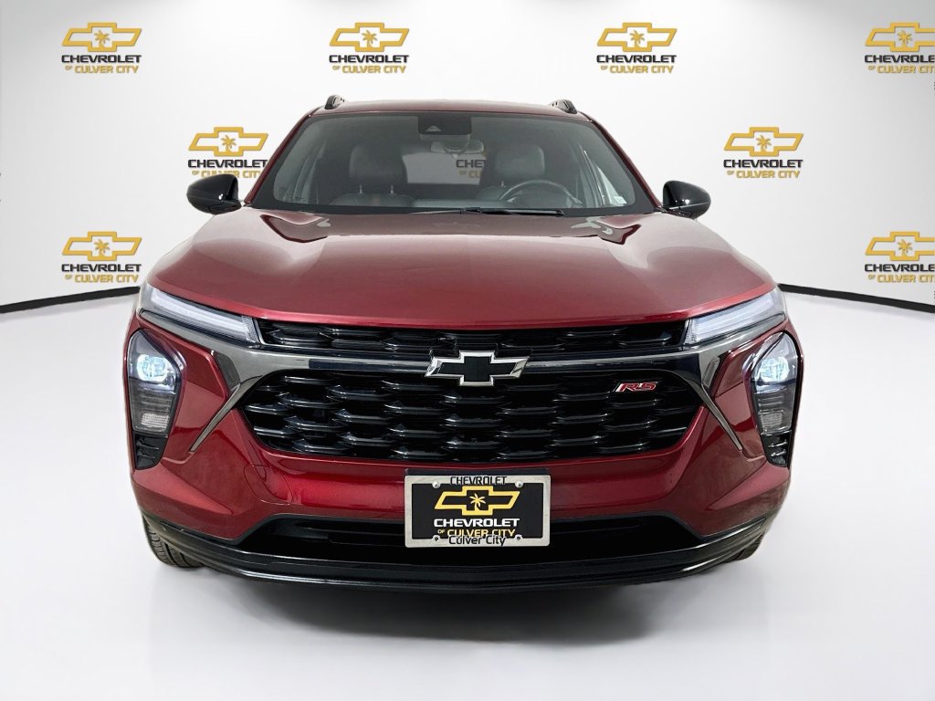 Used 2024 Chevrolet Trax RS FWD image 2