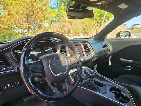 Used 2018 Dodge Challenger R/T w/ Driver Convenience Group RWD image 9