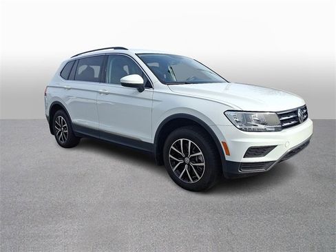 Used 2021 Volkswagen Tiguan SE image 3