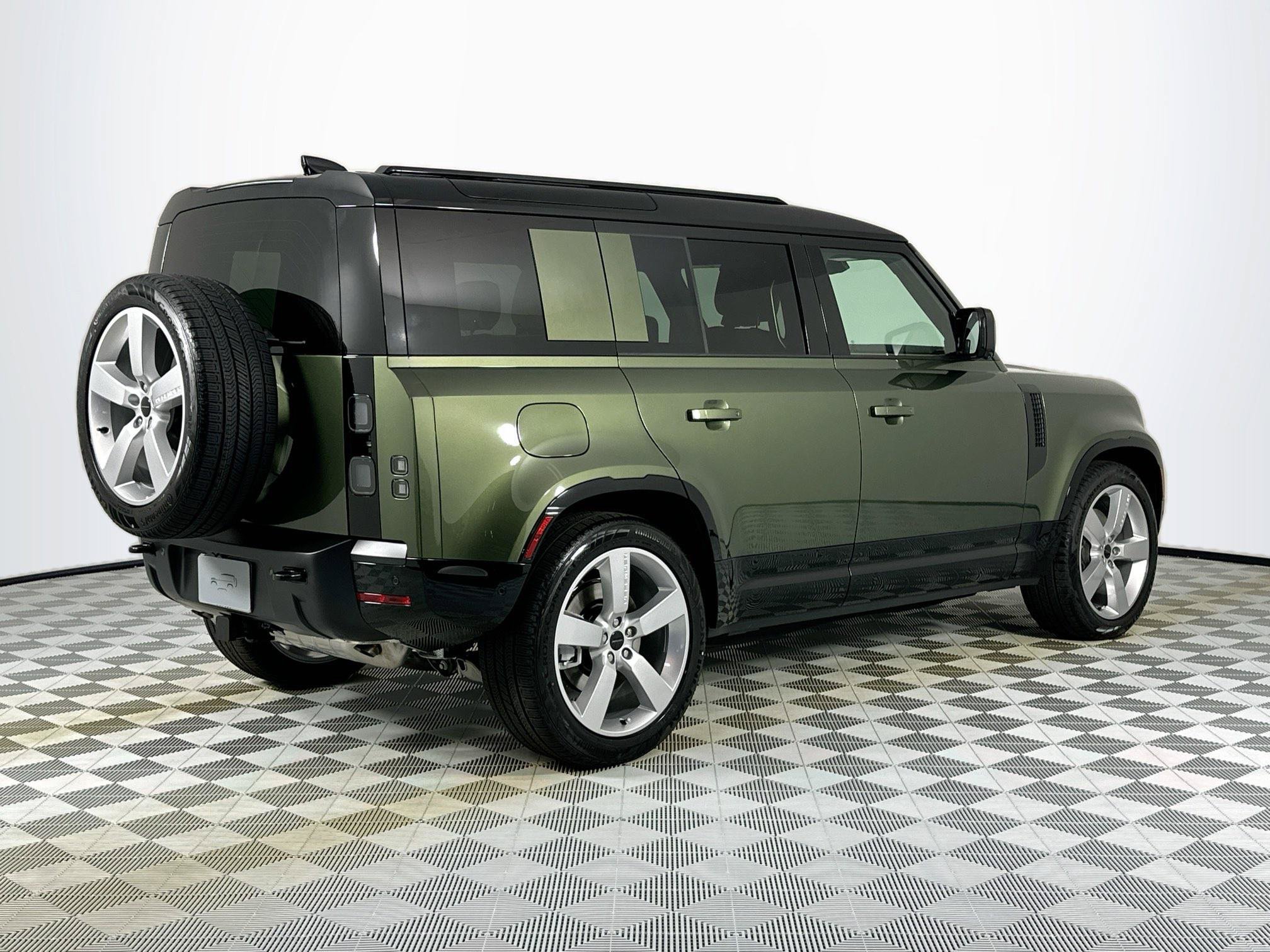 New 2026 Land Rover Defender 110 X-Dynamic SE AWD/4WD image 5