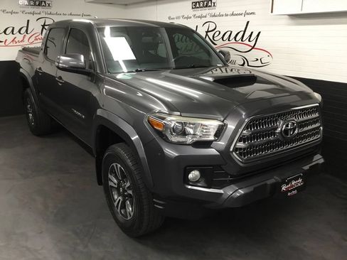 Used 2016 Toyota Tacoma TRD Sport w/ Towing Package AWD/4WD image 2