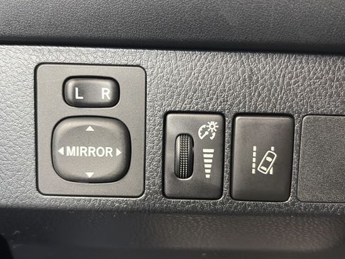 Used 2018 Toyota RAV4 LE w/ All Weather Liner Package FWD image 27