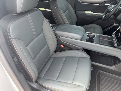 Used 2024 GMC Acadia AT4 w/ Luxury Package AWD/4WD image 37