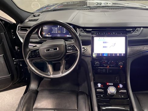 Used 2021 Jeep Grand Cherokee L Overland w/ Luxury Tech Group IV AWD/4WD image 12