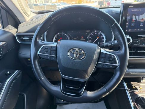 Used 2022 Toyota Highlander Limited image 15