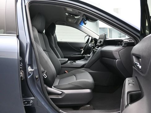 Used 2024 Toyota Venza LE AWD/4WD image 13
