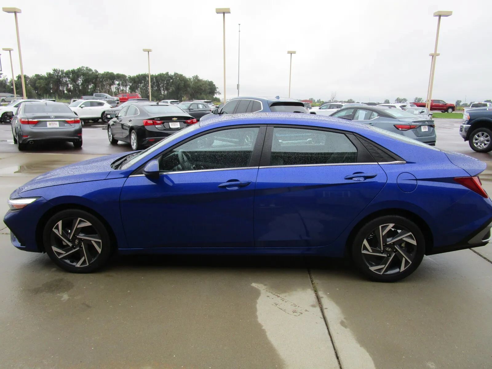 Used 2025 Hyundai Elantra SEL FWD image 6