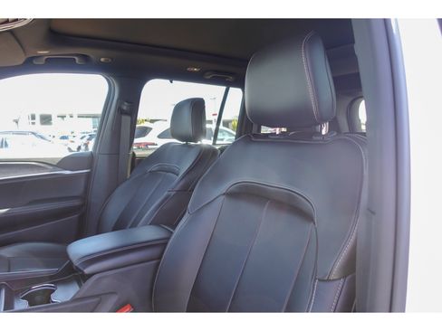 Used 2025 Jeep Grand Cherokee Limited w/ Luxury Tech Group II AWD/4WD image 10