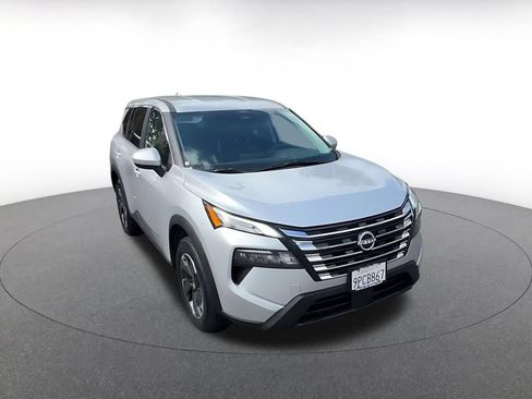 Used 2025 Nissan Rogue SV AWD/4WD image 3