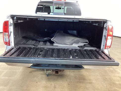 Used 2012 Nissan Frontier SV w/ SV Premium Utility Pkg AWD/4WD image 7
