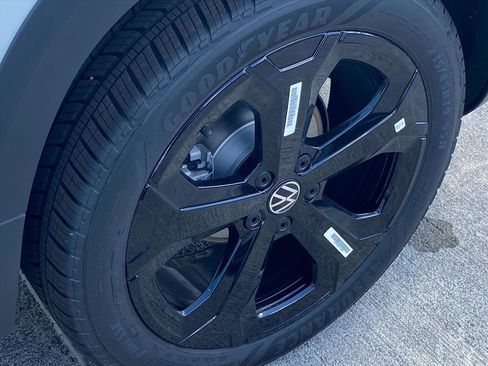 New 2026 Volkswagen Taos SE AWD/4WD image 11