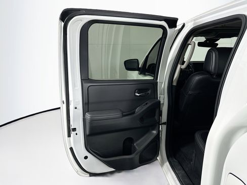 Used 2024 Nissan Frontier SL w/ Technology Package image 26