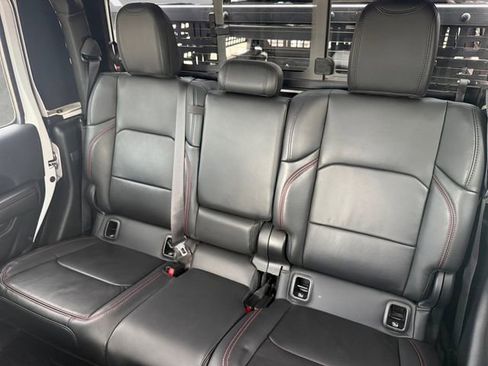 Used 2024 Jeep Gladiator Rubicon AWD/4WD image 22