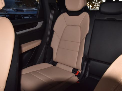 Used 2025 Porsche Cayenne Base image 19