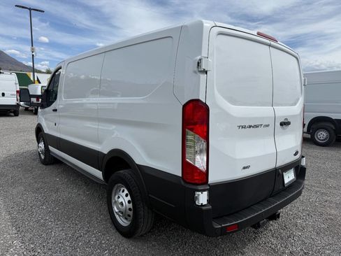 Used 2023 Ford Transit 250 Low Roof AWD image 5