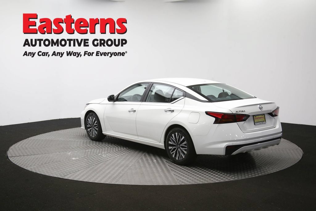 Used 2025 Nissan Altima 2.5 SV FWD image 61