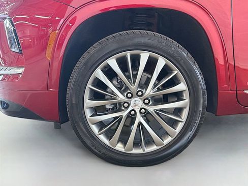 Used 2025 Buick Enclave Avenir FWD image 35