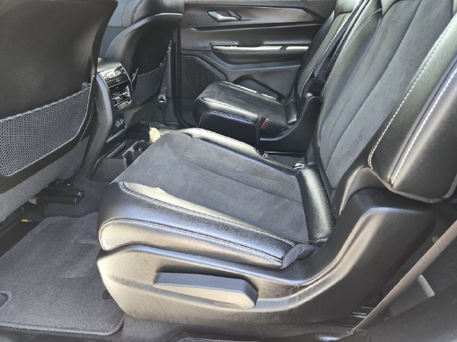 Used 2025 Jeep Grand Cherokee L Altitude AWD/4WD image 29