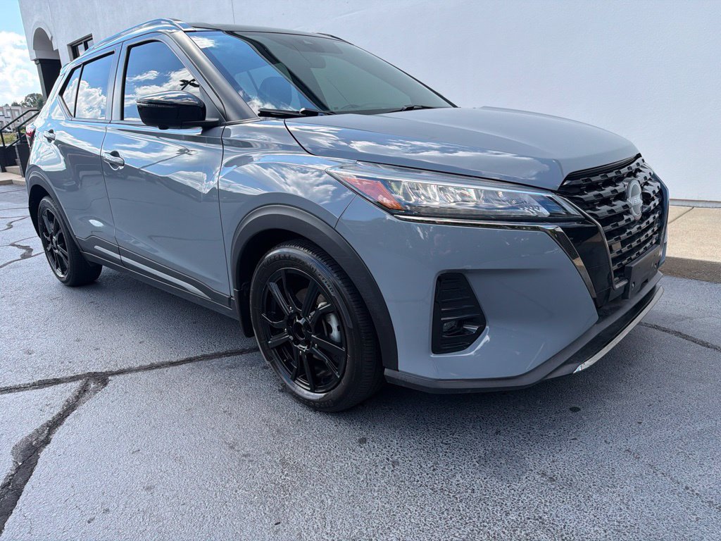 Used 2024 Nissan Kicks SR w/ SR Premium Package FWD image 3