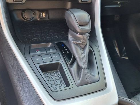 Used 2025 Toyota RAV4 XLE FWD image 20