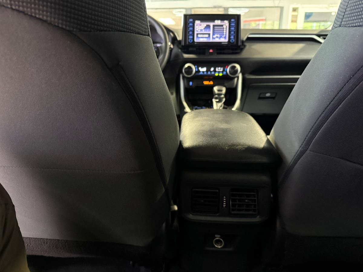 Used 2022 Toyota RAV4 LE FWD image 21